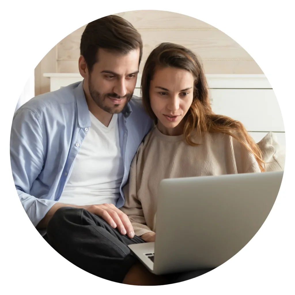 A couple learning online with the Vaughan Relationship Centre