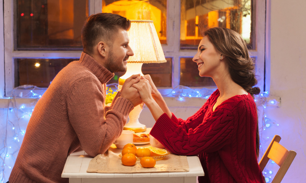 A couple at a romantic dinner